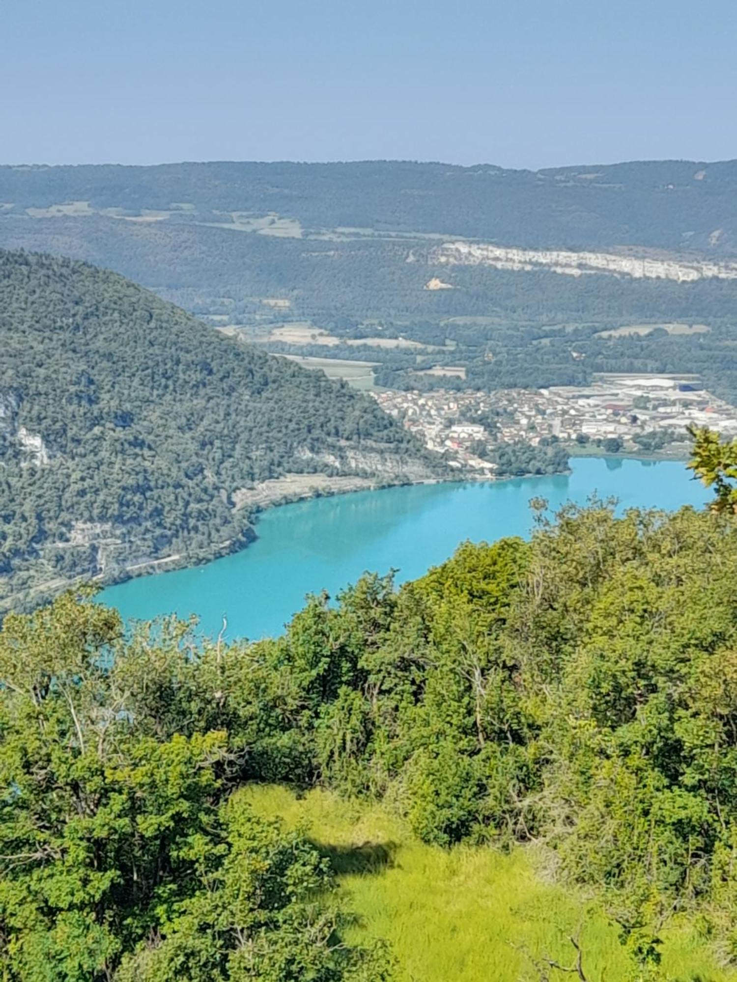Chaleureux Appartement Nantua Exterior photo